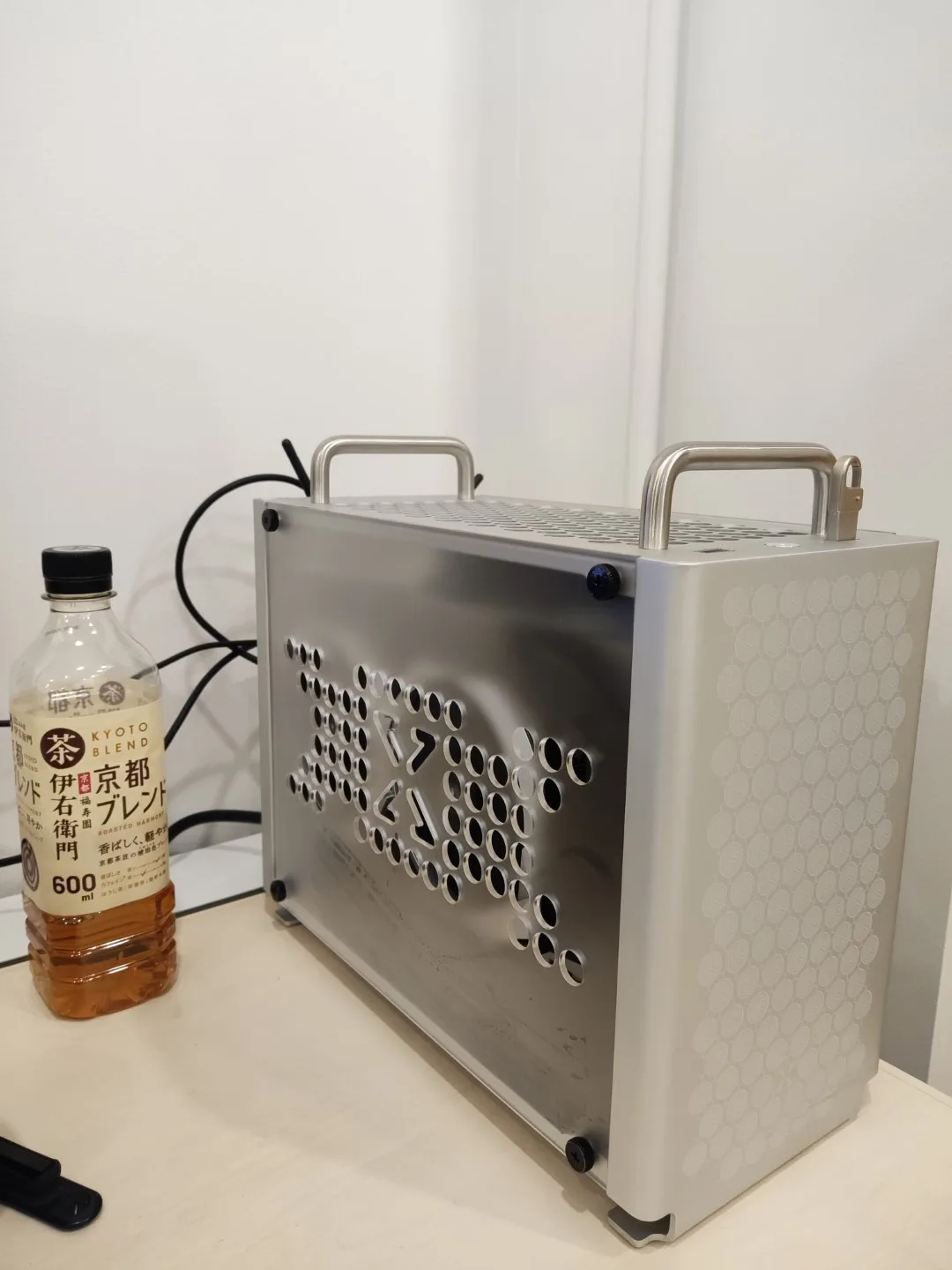 Mini-ITX+12600KFな狭小PCを組む（ZZAW B2）